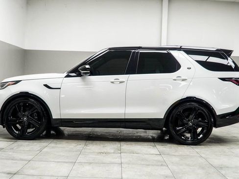Used 2024 Land Rover Discovery Dynamic SE AWD/4WD image 9