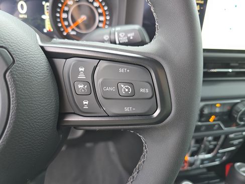 Used 2025 Jeep Gladiator Mojave image 32