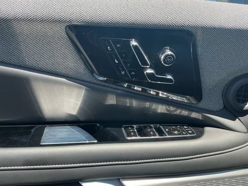 Used 2025 Cadillac Optiq Sport 2 w/ LPO, Floor Liner Package AWD/4WD image 29