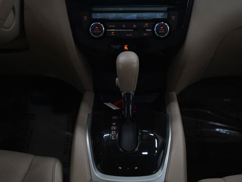 Used 2014 Nissan Rogue SL w/ SL Premium Package AWD/4WD image 16