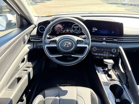 Used 2022 Hyundai Elantra Limited w/ Cargo Package FWD image 17