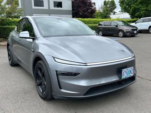 Used 2026 Tesla Model Y Long Range AWD/4WD image 1