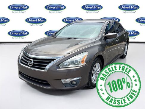 Used 2014 Nissan Altima 2.5 S w/ Sport Value Package FWD image 3