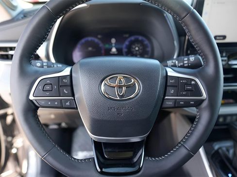 Used 2025 Toyota Highlander Platinum image 15