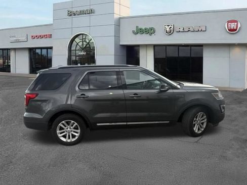 Used 2017 Ford Explorer XLT FWD image 6