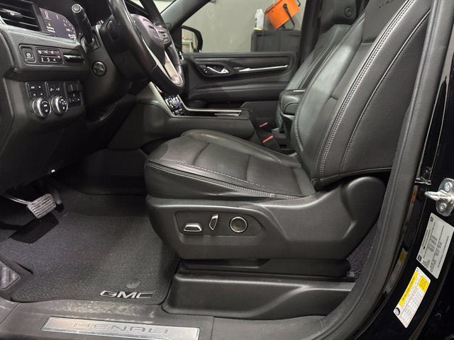 Used 2023 GMC Yukon XL Denali w/ Denali Reserve Package AWD/4WD image 9