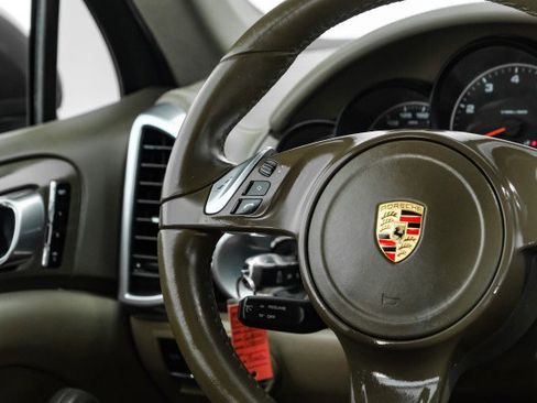 Used 2014 Porsche Cayenne Platinum Edition AWD/4WD image 15
