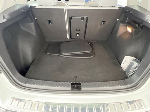 Used 2022 Volkswagen Taos SE w/ Driver Assistance Package image 24