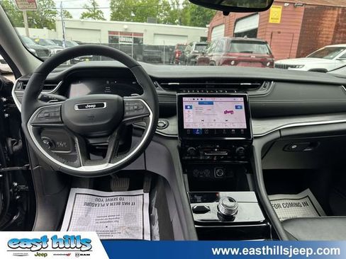 Certified 2023 Jeep Grand Cherokee Limited AWD/4WD image 19