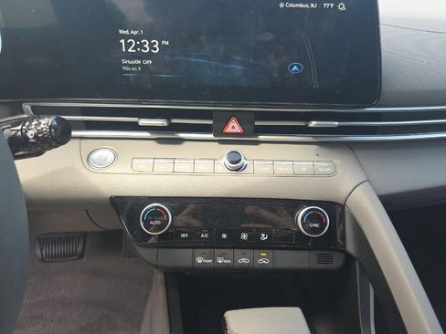 Used 2024 Hyundai Elantra SEL image 9