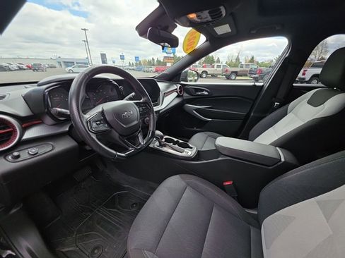 Used 2024 Chevrolet Trax RS w/ Sunroof Package FWD image 20