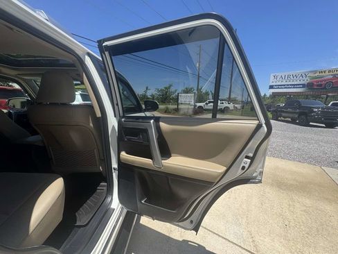 Used 2021 Toyota 4Runner Limited AWD/4WD image 34