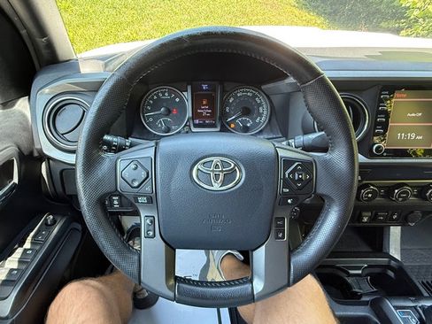 Used 2020 Toyota Tacoma TRD Sport AWD/4WD image 17