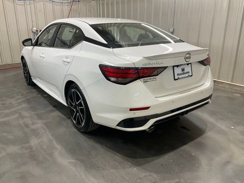 Used 2025 Nissan Sentra SR w/ SR Premium Package FWD image 23
