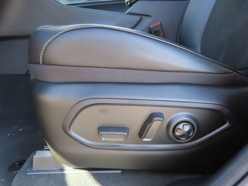 New 2025 Jeep Grand Cherokee Altitude image 9