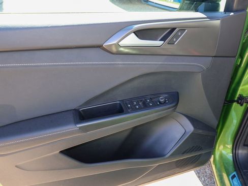 Certified 2025 Volkswagen Taos SE image 14