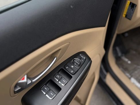 Used 2016 Kia Sedona LX w/ LX Convenience Package FWD image 24