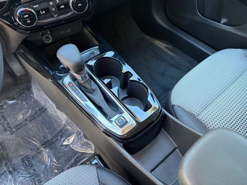 Used 2025 Chevrolet Trax LT image 35