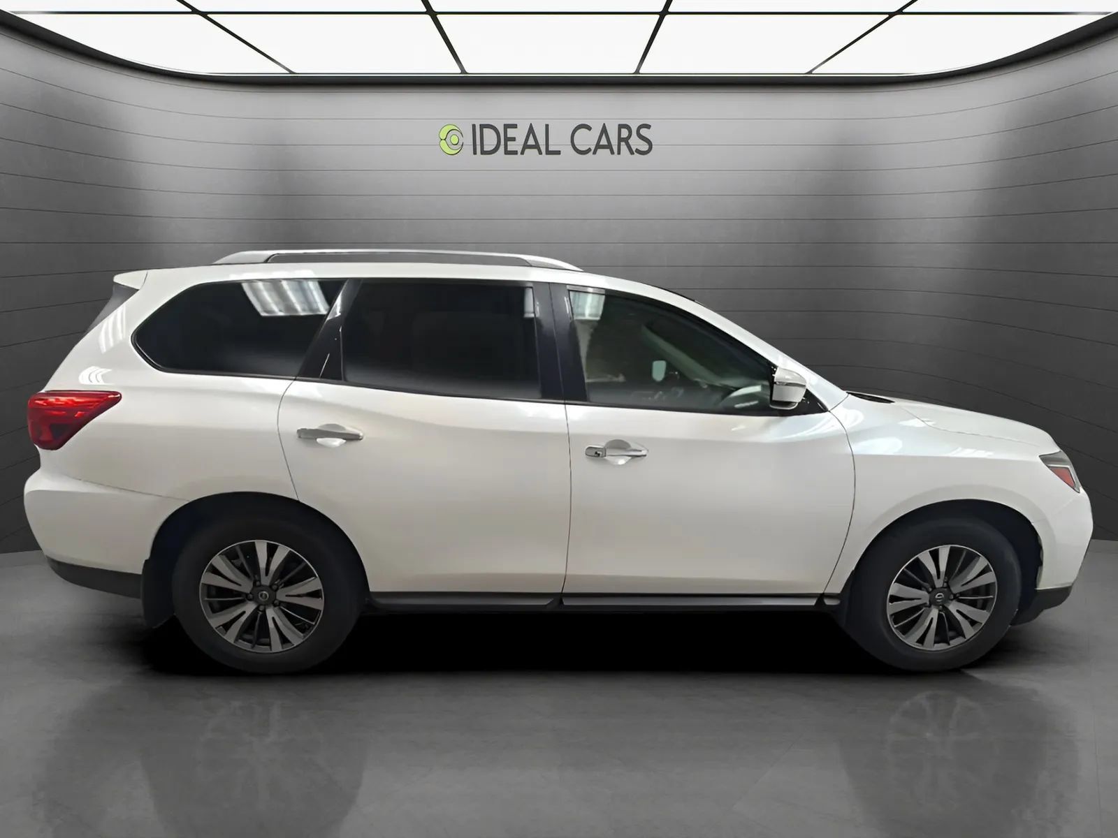 Used 2017 Nissan Pathfinder SV w/ Trailer Tow Package AWD/4WD image 4