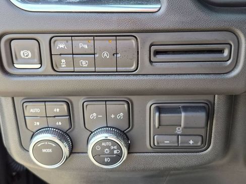 Used 2024 GMC Yukon SLT w/ SLT Luxury Package AWD/4WD image 12