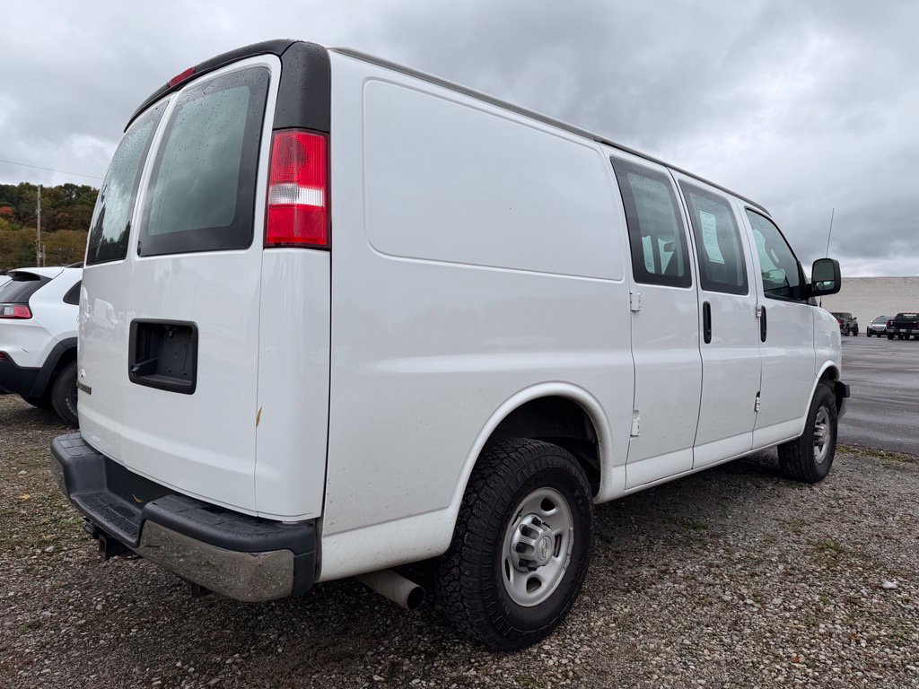 Used 2020 Chevrolet Express 3500 w/ Driver Convenience Package RWD image 5