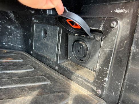 Used 2017 Toyota Tacoma TRD Sport image 9