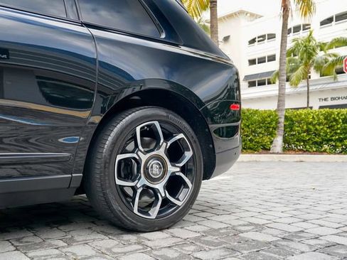 Used 2020 Rolls-Royce Cullinan Black Badge image 42