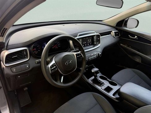 Used 2020 Kia Sorento L FWD image 11