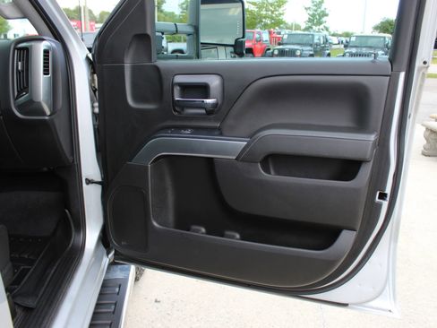 Used 2018 Chevrolet Silverado 1500 LT w/ Trailering Package image 27