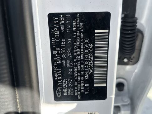 Used 2025 Hyundai Elantra SE FWD image 28