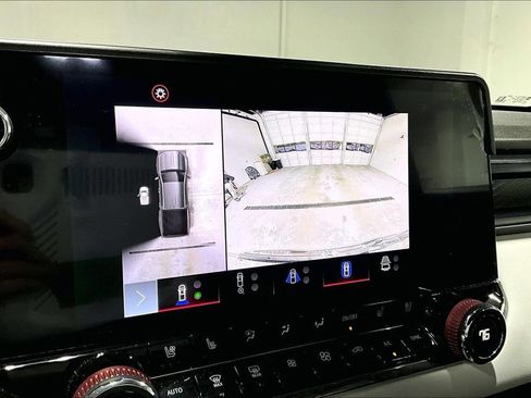 Used 2023 GMC Canyon AT4X image 29