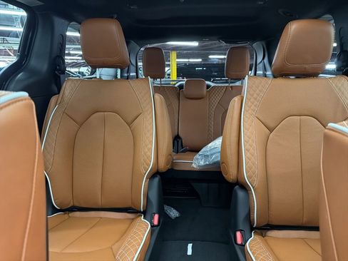 New 2026 Chrysler Pacifica Pinnacle w/ Trailer Tow Group image 22