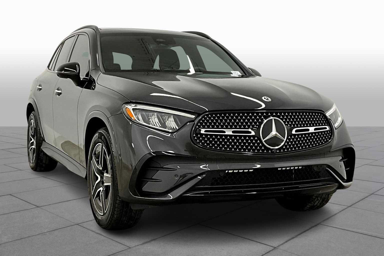 Used 2025 Mercedes-Benz GLC 300 4MATIC image 3