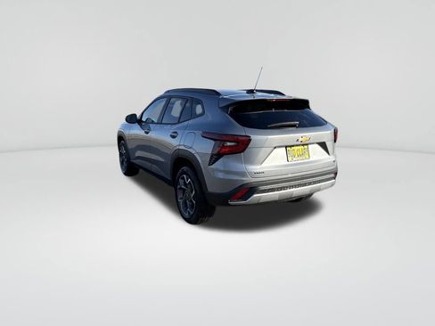 New 2025 Chevrolet Trax LT w/ LT Convenience Package image 3