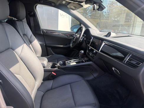 Used 2023 Porsche Macan AWD/4WD image 3