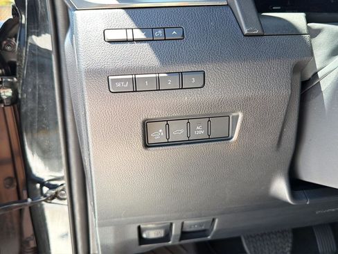Used 2025 Lexus GX 550 w/ Cold Area Package AWD/4WD image 20