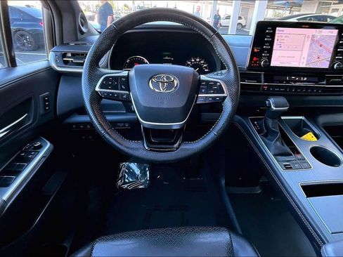 Used 2023 Toyota Sienna XSE image 8