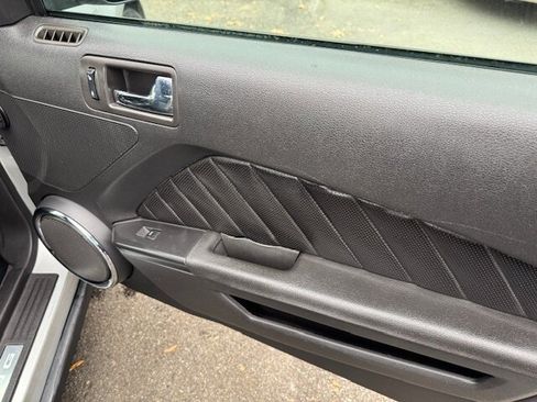 Used 2010 Ford Mustang GT Premium image 9