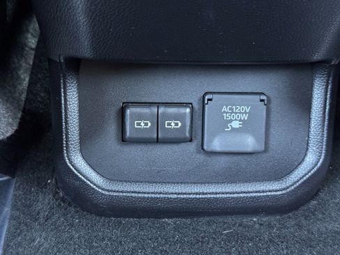 Used 2025 Toyota Highlander Limited image 37