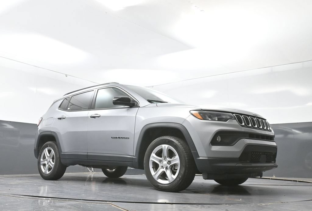 Used 2024 Jeep Compass Latitude AWD/4WD image 51