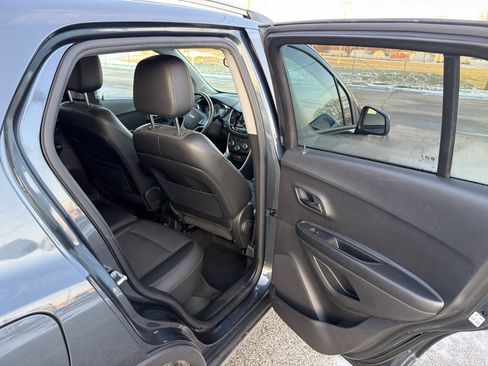 Used 2021 Chevrolet Trax LT w/ LT Convenience Package image 24