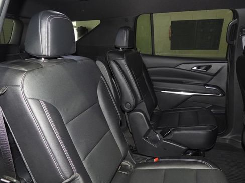 Used 2025 Chevrolet Traverse LT w/ Midnight/Sport Edition AWD/4WD image 42