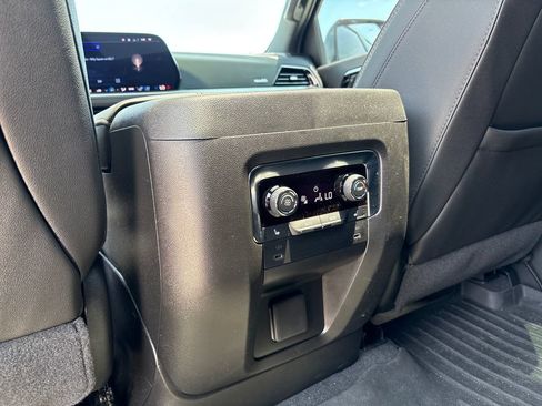 Used 2026 Chevrolet Suburban High Country AWD/4WD image 52