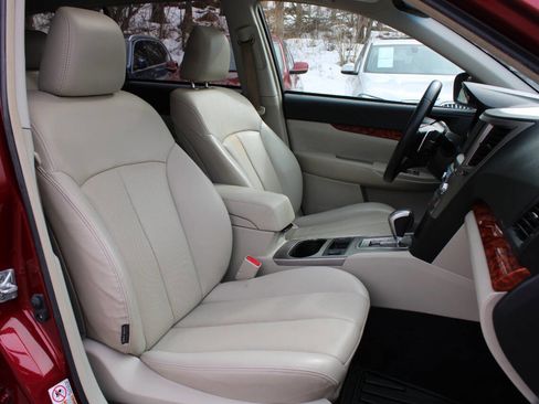 Used 2011 Subaru Outback 3.6R Limited image 31