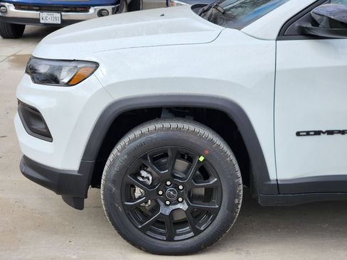 New 2026 Jeep Compass Latitude image 10