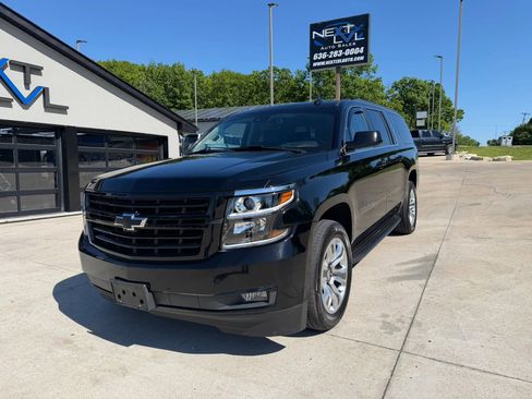 Used 2019 Chevrolet Suburban LT AWD/4WD image 5
