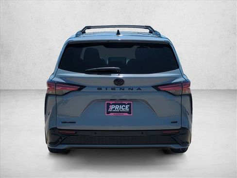 Used 2026 Toyota Sienna XSE AWD/4WD image 7