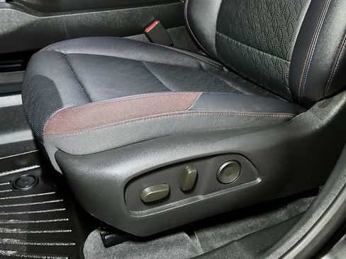 Used 2025 Chevrolet Equinox RS w/ Safety and Technology Package image 16