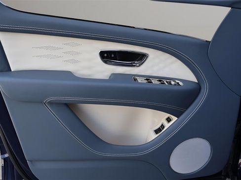 New 2025 Bentley Bentayga Azure V8 image 11