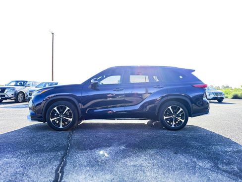 Used 2021 Toyota Highlander XSE FWD image 13